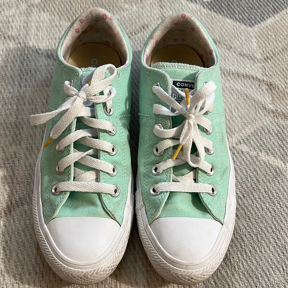 Size 8 Converse turquoise